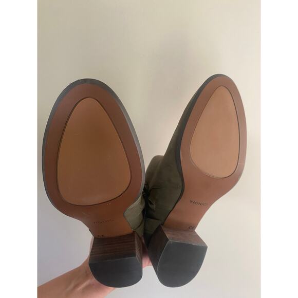 NWT Vionic Sienna Waterproof Green Ankle Boots 9 Buckle Side Zip - Picture 8 of 8